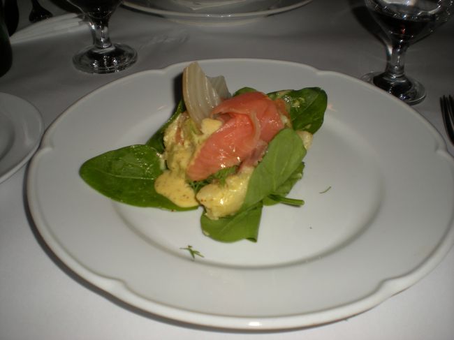 今回私はサーモンのサラダのみ<br /><br />メニューがスペイン語しかないのでなんとなくしか注文できない<br /><br />でもどれを頼んでもはずれなし！！