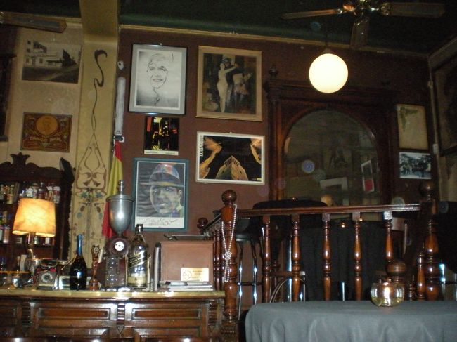 店内は古い感じで歴史を感じる