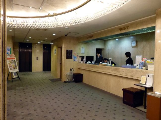 フロントデスクでチェックイン