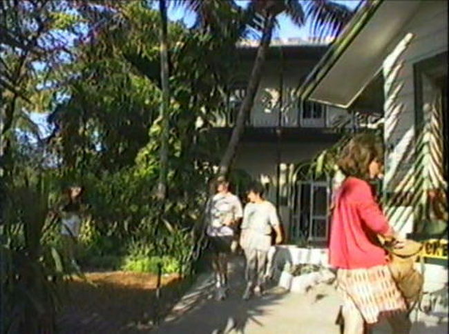 <br />　アーネスト・ミラー・ヘミングウェイの六本指のネコと、観光客が歩き回る敷地には、足を踏み入れませんでした。<br />　文豪というのは、元来ネコ好きなのです。