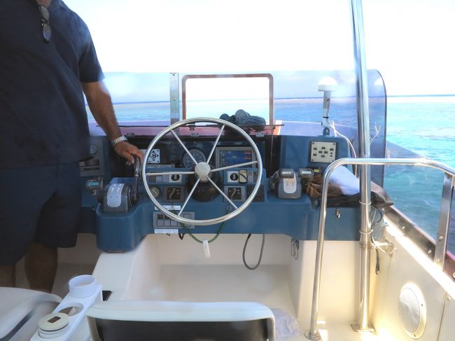 　Splash２のコックピットです。<br /><br />　結構広く、５人程度が入れます。<br /><br />　GPSで現在位置が分かります。