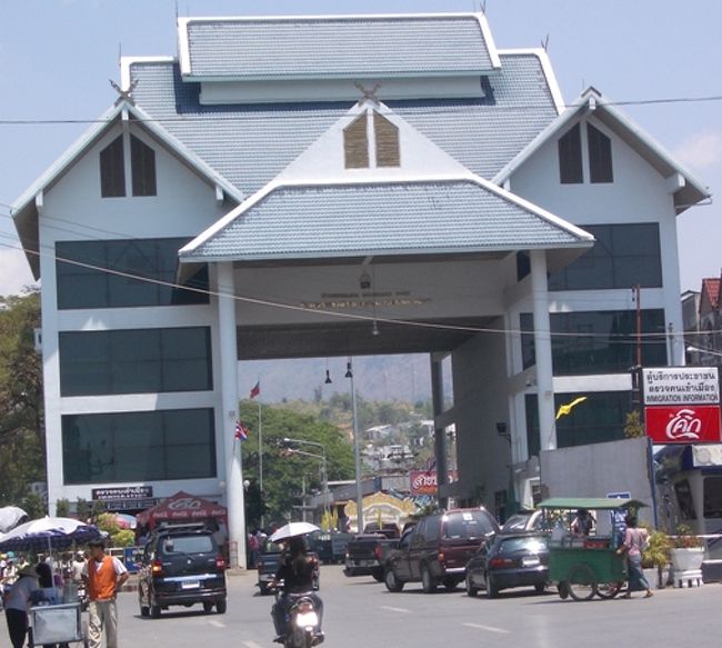 パホンヨーテン通り（国道１号線）終点はタイ側イミグレ