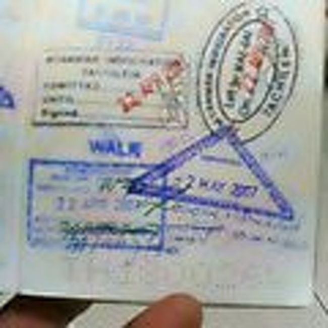 出国スタンプの下にオーバーステイと記入？