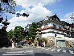 長野駅を降りて歩いたこともありますが、緩い上り坂の参道が２キロ以上もまっすぐに延びていまして、