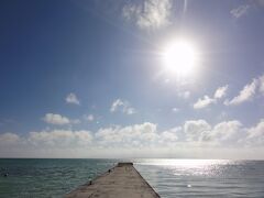 何はともあれ西桟橋へ～♪

キレイですが、日差しが厳しくて長居できません(汗)
オフシーズンとは紫外線量が違いますね～★