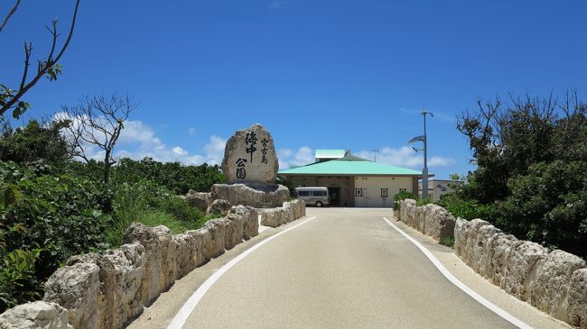 宮古島海中公園に到着です。<br /><br />昨年の４月に完成した、新しい観光スポットです。<br /><br />この日は、日曜にも関わらず、お客さんがたった三組だけ。<br /><br />でも、ハイシーズンには、観光客でにぎわうことでしょう<br /><br />詳細は　http://miyakojima-kaichukoen.com/