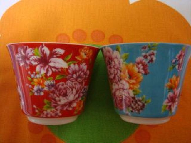 悩んだ末に小さい中国茶碗と旅行用ミニ茶器を購入。<br /><br />実は私、選んでいるうちに暑さ負けして気分が悪くなり、1人コンビニにポカリを買いに行ったりして先輩たちを心配させてしまいました。