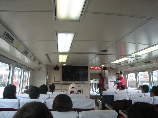 例年を数倍上回る大雨で前日は欠航となってしまい、最終日のみのチャンスとなりました。船が出航するということで、喜んでいましたが船酔いのことは考えていなかった（汗）