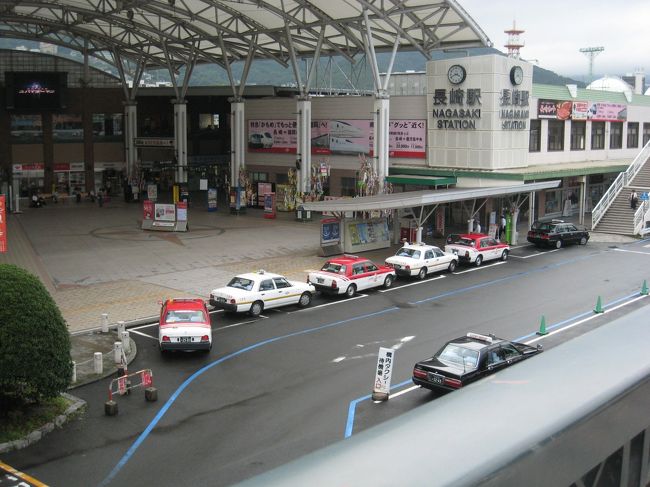 長崎駅からハウステンボスまで電車で１時間半ほどかかります。