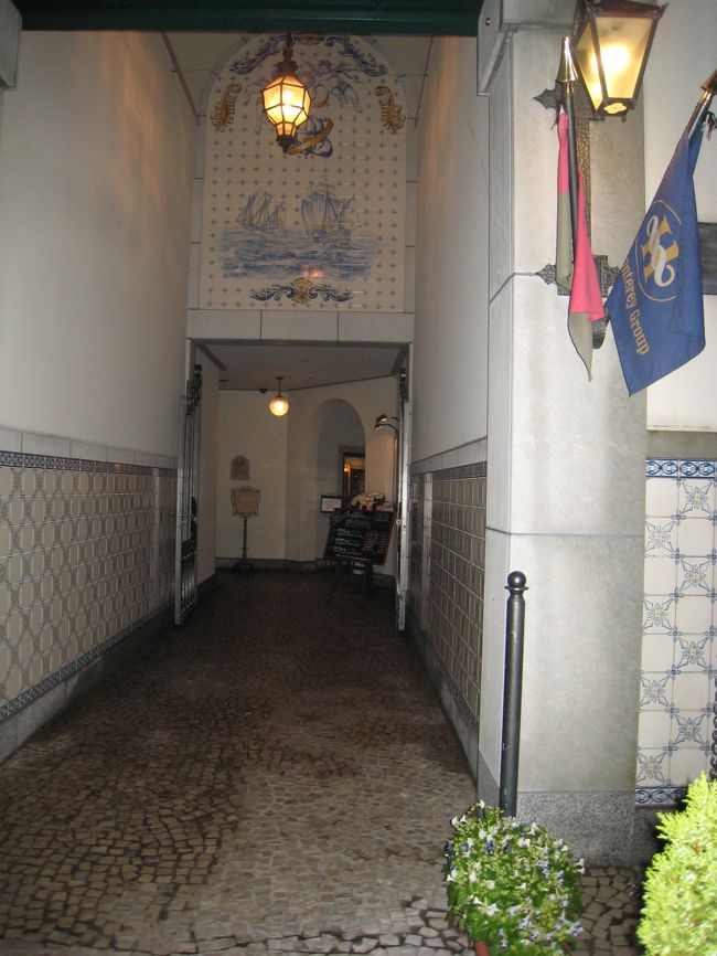 ホテルモントレ長崎　　中華街から歩いて１５分くらいです。路面電車の乗り場からも近く便利です。