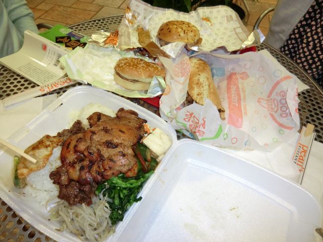 お昼はフードコートで！！！！<br /><br />やっぱり、<br />アメリカに来たら“ハンバーガー”は<br />食べないとね（●＾o＾●）（●＾o＾●）<br /><br /><br />ランチの後はビーチで<br />まったりしたり、泳いだり(*^。^*)(*^。^*)