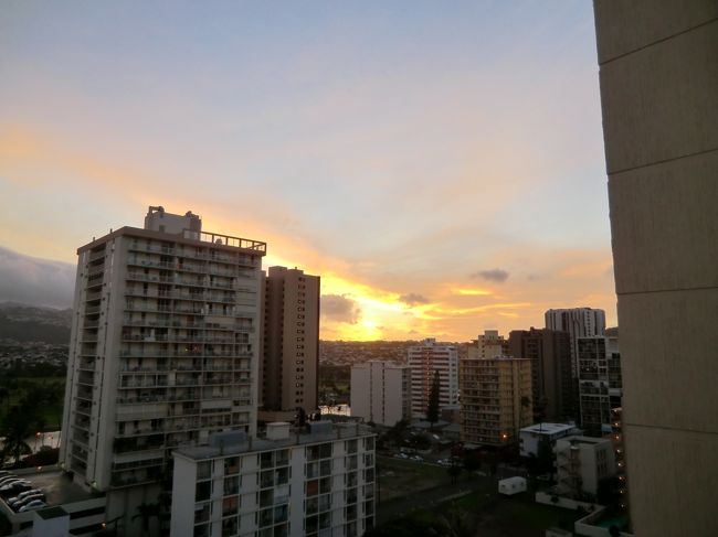 ホテルから朝焼けです。