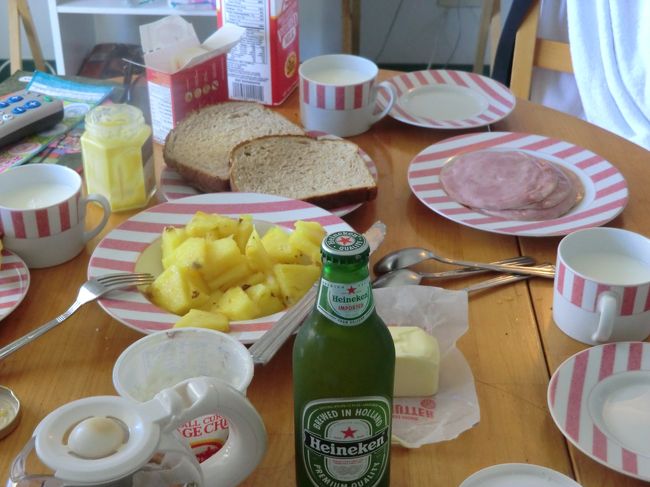 フラダンス・ショーを見たので<br /><br />今日は、<br />時間的にブランチになりました。<br /><br />