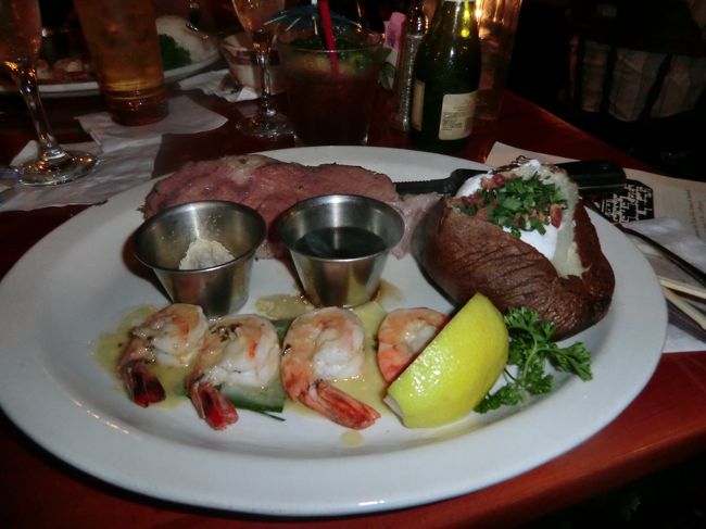 メインです。<br /><br /><br />お肉の焼き方はミディアムにしましたが、<br />妹のミディアムレアの方が良かったです。<br /><br />エビもおいしいし、<br /><br />じゃがいもはデカイし・・・・<br /><br /><br /><br /><br /><br />満足満足（●＾o＾●）（●＾o＾●）（●＾o＾●）<br /><br /><br /><br /><br /><br />また、ぜったい行くョ。<br /><br /><br /><br />