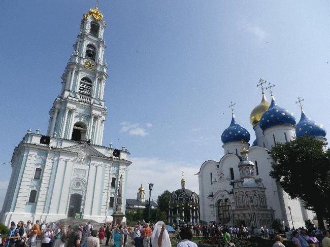 　8時24分、列車は定刻に出発した（時刻はhttp://www.tutu.ru/で検索した通りであった）。何人かの乗客は、車内に犬や自転車を普通に持ち込んでいる。犬に関しては、ロシア号でも同様であった。<br />　セルギエフ・パッサート到着は、定刻から1分遅れの9時53分であった。有名な大修道院までは、歩いて20分程度である。<br /><br />＠詳細については、門外漢の私による解説では不十分なので、歴史好きな方のサイトで調べてください