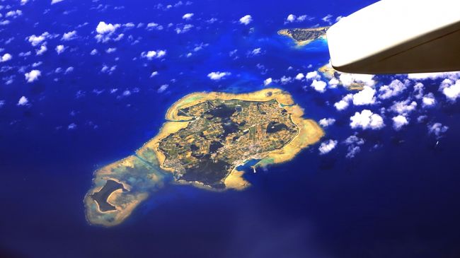 　翌日、再びタクシーで宮古島空港へ。<br /><br />　今度はライドオンタイムで羽田直行の臨時便に乗ることができました。<br /><br />　離陸してしばらくすると、眼下には、慶良間の島々が。<br /><br />　<br /><br />　