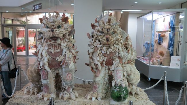 　早々に搭乗手続きを済ませた後、搭乗口付近のソファに座って撮り貯めた絵や動画に見入ったり、家族にメールを送信したり。搭乗案内が始まるのを待っています。<br /><br />　出発予定時刻が近づくにつれ、さして広くない待合室のソファも徐々に埋まってきました。<br /><br />