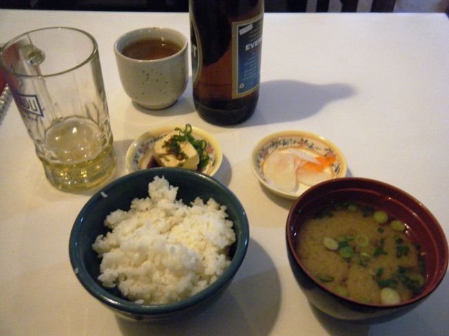 ジャパニーズ・セット<br /><br />ご飯、みそ汁、漬け物、自家製の「豆腐（冷や奴）」のセット、これにメインを注文で定食です。<br /><br />ちなみに、チャイニーズ・セットという物もあります。「冷や奴」の代わりに「餃子」が付きます。