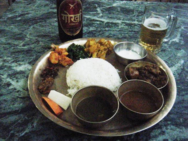 「タカリ・ディッシュ」<br /><br />肉類以外は、ご飯、ダルスープ、野菜など、お代わり自由。