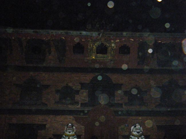 「クマリの館」<br /><br />クマリちゃんは、もう寝てますよね・・・・・。<br /><br />ネパール滞在中に逢えるかな・・・・・。<br /><br /><br />実は、明日、奇跡が起こるのです！<br />