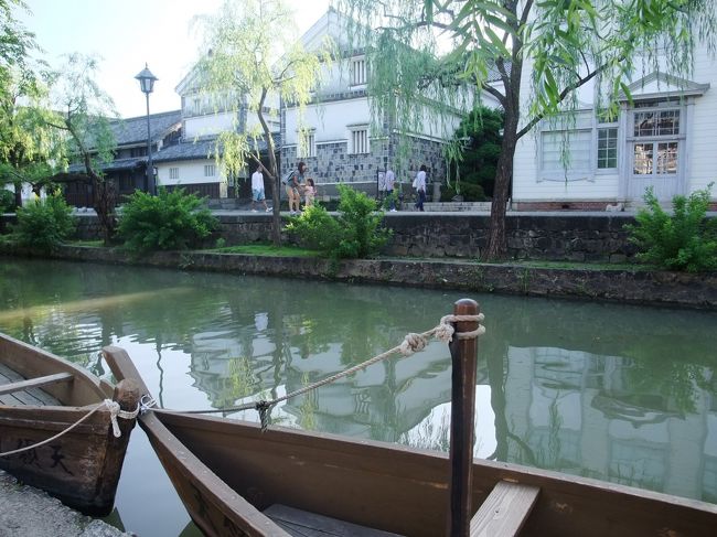 対岸には、往時の米蔵が改装されて倉敷民芸館に・・<br /><br />白壁に黒の貼り瓦が珍しい〜<br />