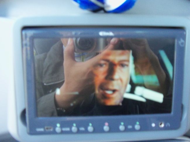 　９：００発のバスに乗る事が出来、切符はバスの中で２０ＴＲ（１２００円）。<br /><br />　ブルースウイルス主演の映画を見ながらバスは進みます。<br /><br /><br />