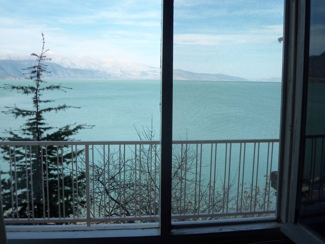　部屋からも湖が一望。<br />]<br /><br />