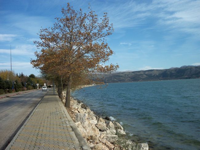 　島と云っても２５年前開通した道路で結ばれています。<br /><br /><br />　歩道があり、気持ちの良い散歩コース。　<br /><br /><br />