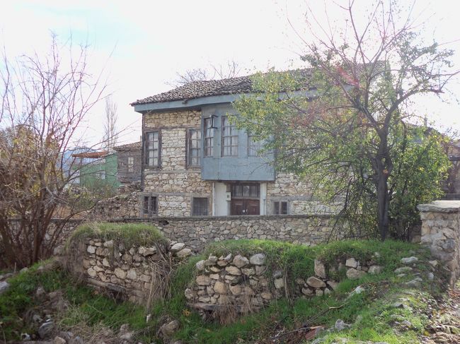 　石で出来た古い建物。<br /><br /><br />　この建物はかなり古いですが昔はこんな建物ばかりだったのでしょう。<br /><br /><br />