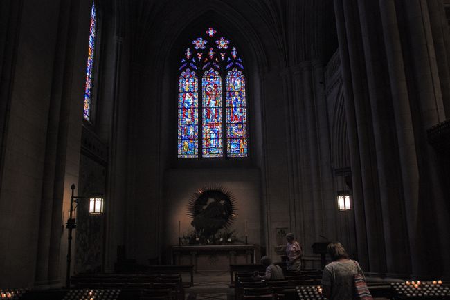 米東海岸わがまま歩き② ここにも月の石が！ワシントン大聖堂で一味