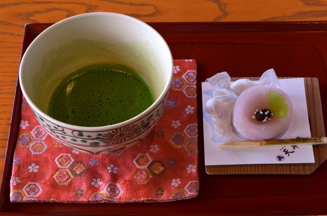 と言うことで、恒例の抹茶と生菓子をいただきます。