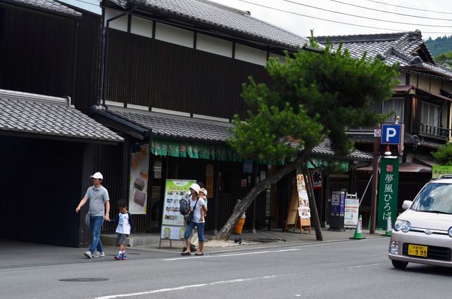 【天平庵東大寺店】<br />奈良国立博物館の真向かいに位置する当店<br />２階カフェでは、若草山を臨む落ち着いた空間のなか、宇治の抹茶と上生菓子のセットや、季節のお菓子をいただくことができます。
