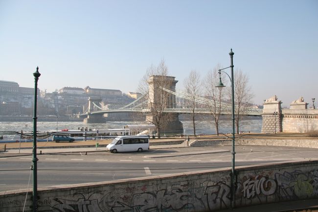 向うにくさり橋が見えてきました。