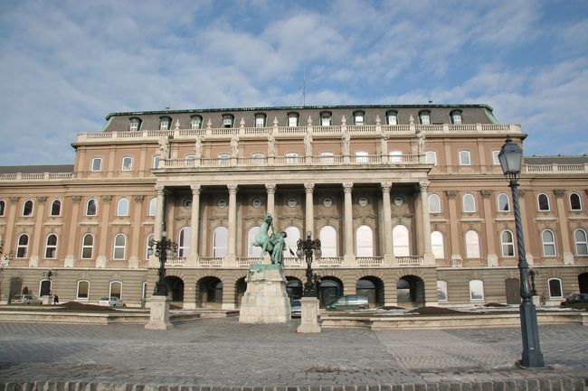 国立美術館裏をサクサクと通過。