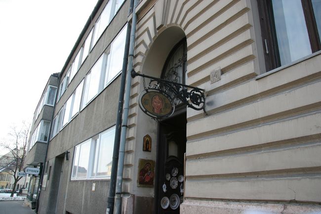 三位一体広場の近くの店で見かけた変わった看板。