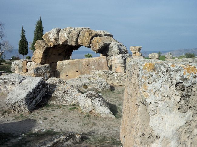 　ローマ・ビザンチン時代までの長きにわたり繁栄が続き、ヒエラポリスとは聖なる都市という意味だそうです。<br /><br /><br />
