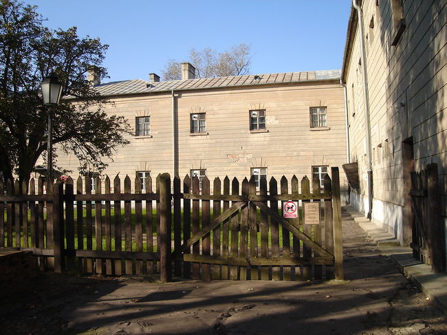 【ツィタデラ】<br />中に10号棟博物館という、旧刑務所の博物館があります。<br />入場無料なので、早速入ってみます。<br />ちなみに地球の歩き方には乗っていないです。<br />現地でこの存在を知りました。