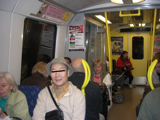 朝早くホテルにアダモが迎えにきてくれました。キレイなトラムにのっていざ観光のスタートです。