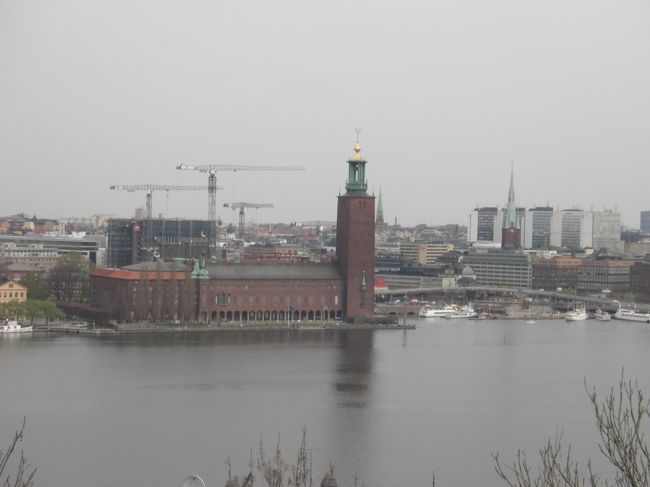 ストックホルムの象徴、市庁舎も見えます。