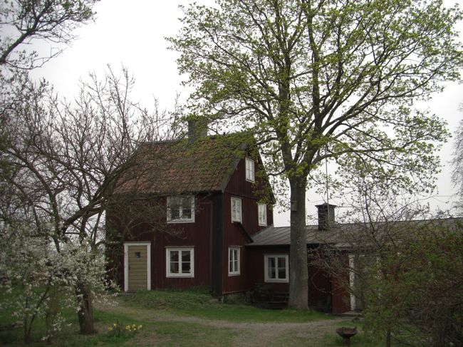 スウェーデンハウスもやはりあっちこっちにあります。<br />アダモのマンションは現代風ですが、実家はやっぱりスウェーデンハウスらしいです。可愛いよねぇ。