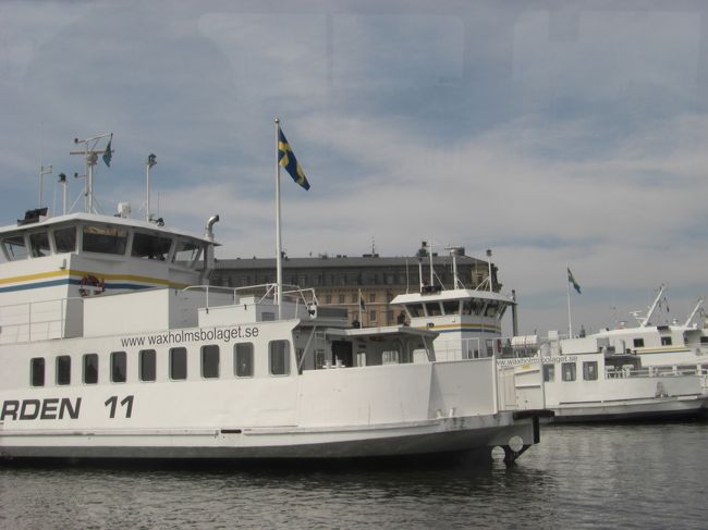 とりあえずお船で一周することにしました。豪華客船とかも入っていてテンション上がります。コペンハーゲン行きの舟も出ています。<br />コペンハーゲンは次回、絶対行きたいと思います。