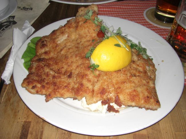 私はポークチキンみたいなもの。これで2300円くらい。高いっ！！