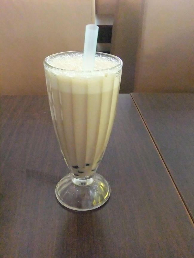 とりあえずおなかがすいたので、適当なお店へ。