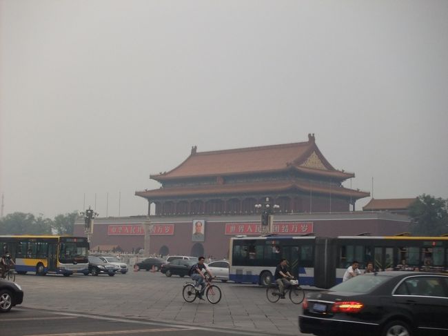 さて、次は何しよう？<br />前回行ってよかった刹什海あたりに行こうかとも思ったけど、なんとなく北京ぽいものを見たくなったので、天安門へ。