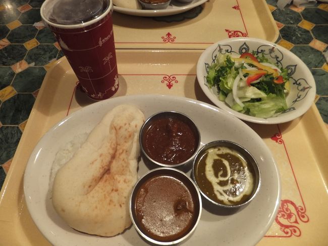 カスバ・フードコートにて<br /><br />3種のカリー（990円）