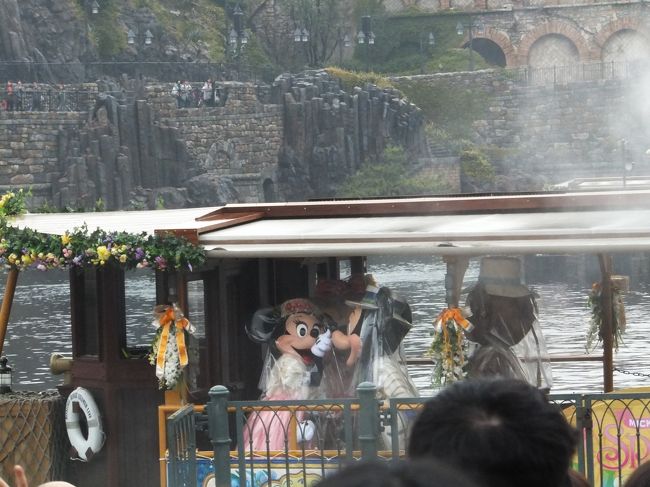 リドアイル・ウェルカム・トゥ・スプリングはあいにくのお天気で中止。。。<br /><br />お詫びで（？）4人が近くまできてくれました。<br /><br />