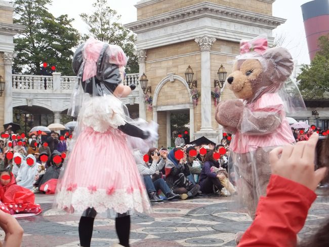 イースター・イン・ニューヨークもあいにくのお天気で中止。。。<br /><br />お詫びで（？）4人が近くまできてくれました。