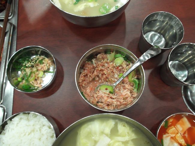 この桜エビの塩漬けをご飯にかけて食べます。これだけでもごはん一杯頂けます。