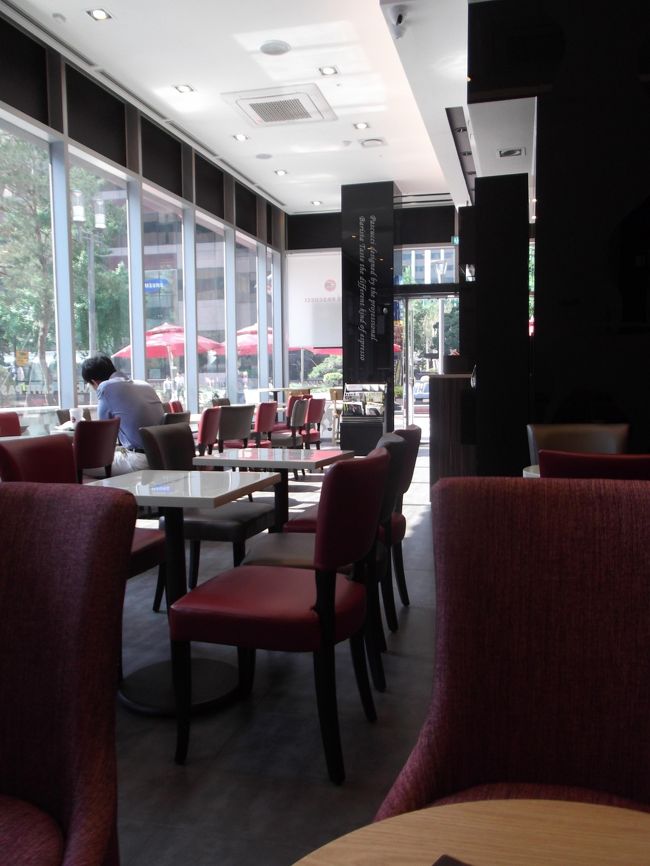 　食後はコーヒーを飲みにパスクーチというカフェへ