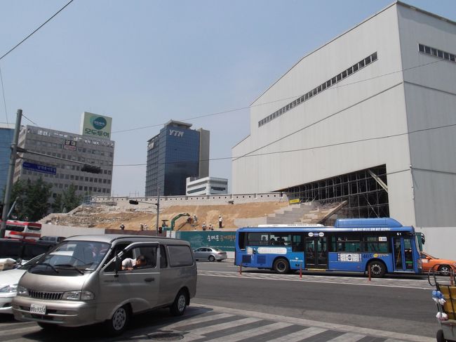 　南大門って数年前に放火されたんですよね。まだ工事中でした。